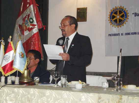 El Sr. Herm�genes Ram�rez, flante Presidente del Rotary Club Cajamarca.