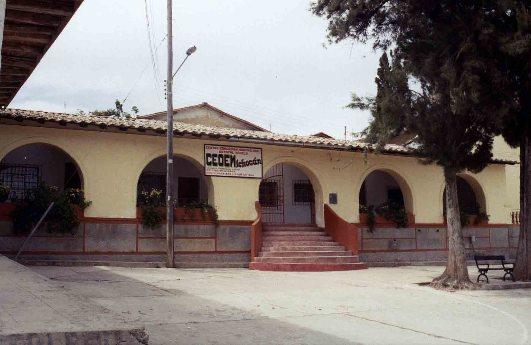 CEOEM. Ex.-Casa Parroquial de Ichoc�n. (Dic.2005)