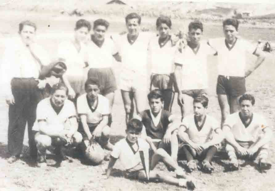 Club "Halcones Negros" - Ichoc�n 1960. Cortes�a del Prof. W�lter R. Ch�vez Lezama.