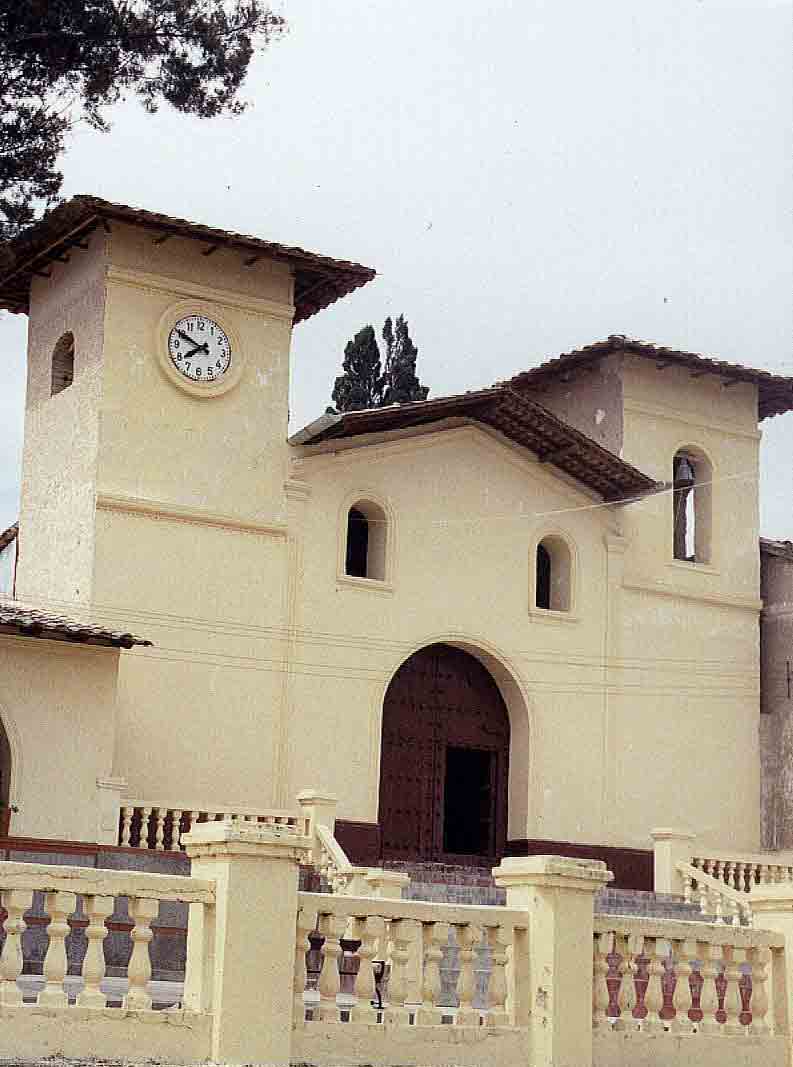 Fachada de la Iglesia de Ichoc�n. (Dic.2005)