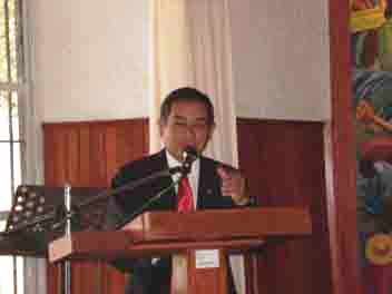 El profesor Manuel Gamarra, Regidor y Presidente de la Comisi�n de Cultura de la Municipalidad Provincial de Cajamarca, expresando el apoyo que brinda la Municipalidad Provincial en el fomento de la cultura.