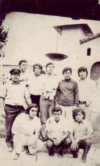 Carmen Marcelino con sus amigos en Mi viejo Ichocán. Cortesía de J.J. Paredes desde USA