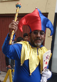 Prof. Carlos Le�n Ch�vez, caricaturizando Buf�n del Carnaval. Cajamarca, Enero 2008.