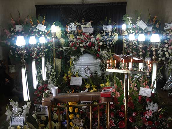 Capilla Ardiente de la Sra. Margarita Castro Esparza.