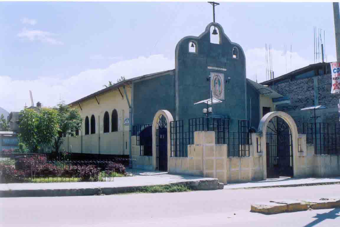 Iglesia Nuestra Sra. de la Natividad, ubicada en la 3ra. cuadra de la Av. Rafael Hoyos Rubio del barrio Pueblo Nuevo.