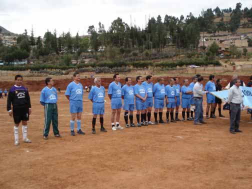 La Selecci�n Master del Colegio "San Ram�n", luego de presentar su saludo al p�blico asistente. Cajamarca, Agosto del 2007.