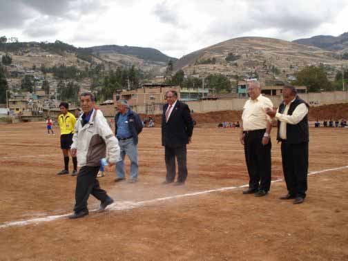 El Sr. V�squez recibiendo los aplausos luego de la ejecuci�n del Pley de Honor. Cajamarca, Agosto del 2007.