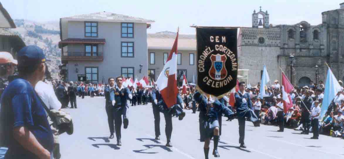 Escolta del Colegio Nacional "Coronel Cortegana" de la provincia de Celend�n. Cajamarca, Agosto 2006.