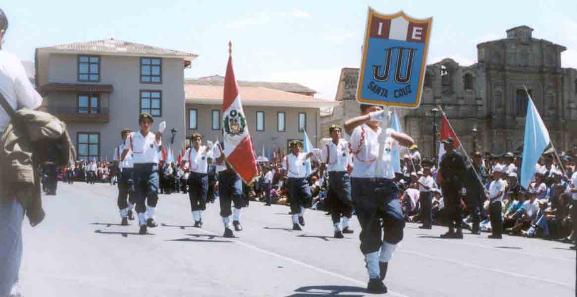 Escolta del Colegio Nacional "J. U." de la provincia de Santa Cruz. Cajamarca, Agosto 2006.
