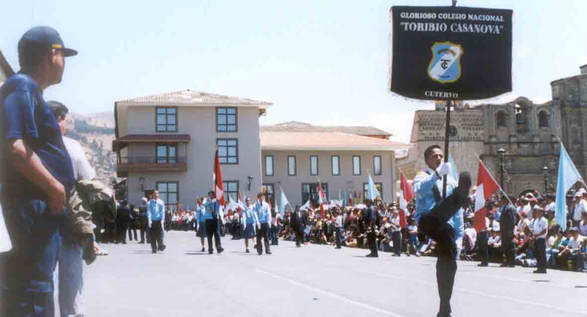 Escolta del Colegio Nacional "Toribio Casanova" de la provincia de Cutervo. Cajamarca, Agosto 2006.