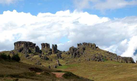 Bosque de Piedra los Frailones de Cumbemayo - Cajamarca, imponente, magestuoso a 3500 msnm. Foto tomado de la web del INC-Cajamarca.